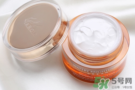 ahc素顏霜怎么用？ahc素顏霜使用方法