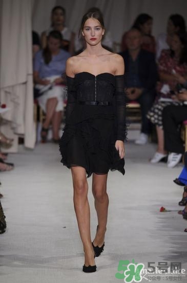 年會(huì)穿什么鞋子？公司年會(huì)女生鞋子搭配