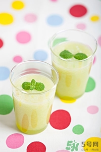 冬瓜汁可以生吃嗎?冬瓜汁的功效與作用 冬瓜汁可以生吃嗎?冬瓜汁的功效與作用