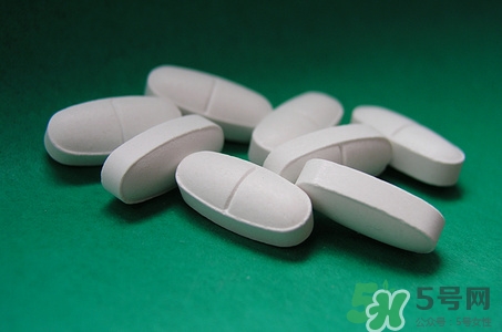 鈣片嚼著吃還是吞服,鈣片怎么吃效果最好 鈣片嚼著吃還是吞服,鈣片怎么吃效果最好