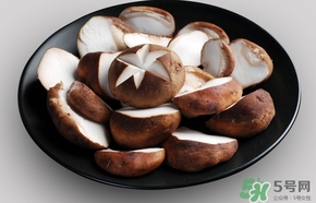 香菇顏色深好還是淺好？鮮香菇顏色越深越好嗎？