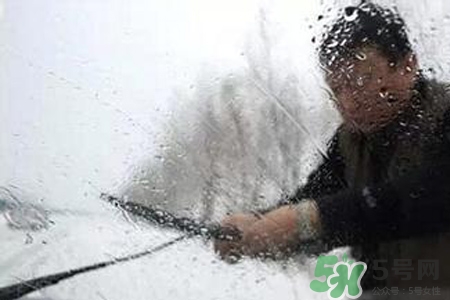 霧霾天怎么開(kāi)車(chē)？霧霾天開(kāi)車(chē)注意事項(xiàng)