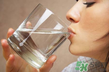 霧霾天為什么要多喝水？霧霾天要喝多少水才健康？