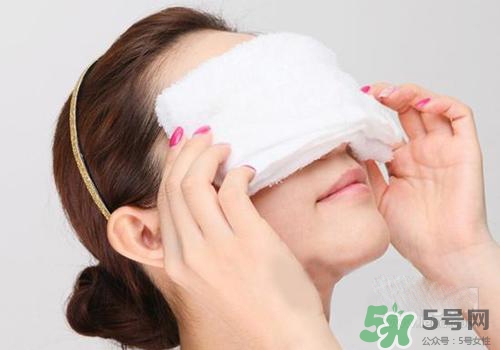 眼皮跳是冷敷還是熱敷？眼皮跳怎么辦？