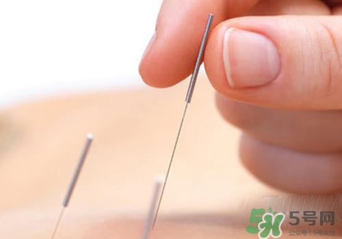 眼皮跳是冷敷還是熱敷？眼皮跳怎么辦？