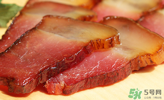 腌咸肉一斤肉放多少鹽？腌咸肉一斤肉放鹽比例