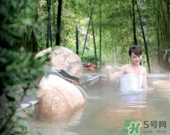 泡溫泉后要洗澡嗎？泡完溫泉后多久可以洗澡？