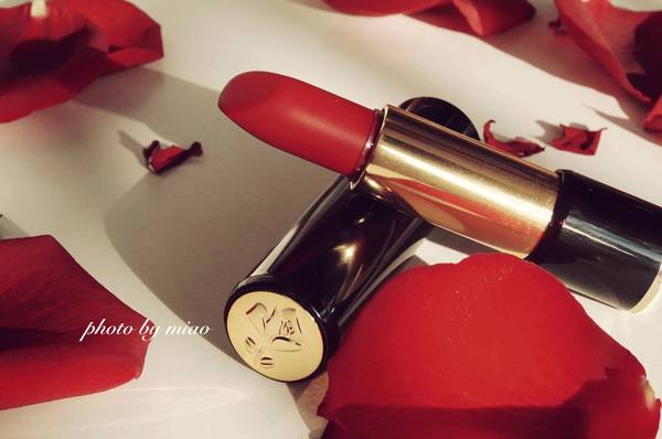 蘭蔻菁純絲絨唇膏290多少錢？蘭蔻菁純絲絨唇膏290專柜價(jià)格