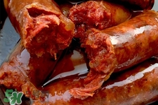 臘腸吃前需要清洗嗎？炒臘腸前要用水洗嗎？