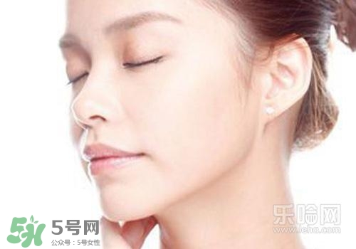 敷面膜后皮膚緊繃是怎么回事？敷面膜皮膚緊繃怎么辦？