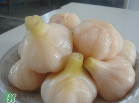 腌大蒜變綠還能吃嗎？大蒜腌制后變綠能吃嗎？