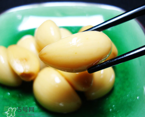 腌大蒜變綠還能吃嗎？大蒜腌制后變綠能吃嗎？