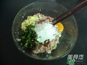 肉丸子可以用面粉嗎？肉丸子用什么粉？