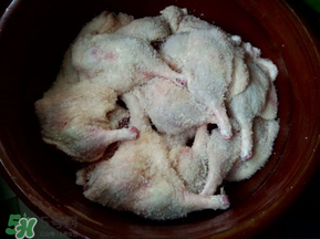 腌鴨腿放多少鹽？腌鴨腿要多少鹽一斤？