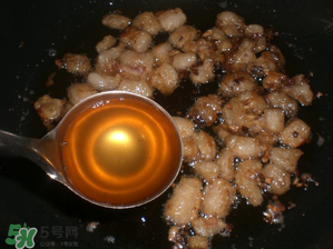 熬豬油為什么要加水？熬豬油水放多了怎么辦？