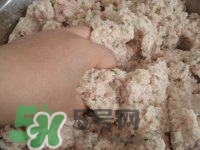 做藕丸子要放多少鹽？一斤藕做藕圓子放多少鹽合適？