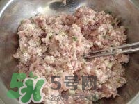 做藕丸子要放多少鹽？一斤藕做藕圓子放多少鹽合適？