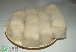 霉豆腐長黑毛能吃嗎？霉豆腐為什么長黑毛？