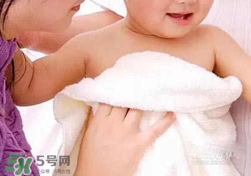 寶寶拉肚子發(fā)燒39度會燒壞腦子嗎？寶寶拉肚子發(fā)燒39度怎么辦？