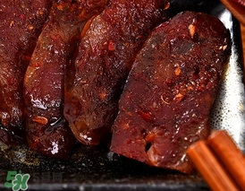 吃臘腸可以喝酒嗎?吃臘腸喝酒對身體有害嗎? 吃臘腸可以喝酒嗎?吃臘腸喝酒對身體有害嗎?