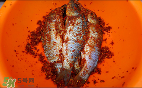 腌魚可以放白酒嗎？腌魚可以放料酒嗎？