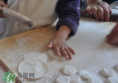 餃子皮怎么搟?餃子皮怎么搟的快? 餃子皮怎么搟?餃子皮怎么搟的快?