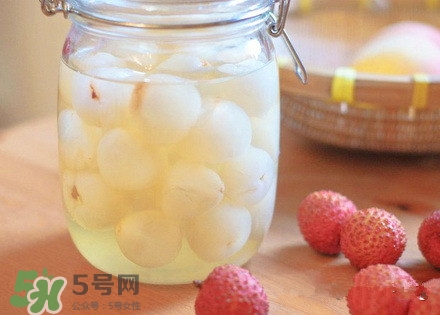 荔枝酒泡多久可以喝?荔枝酒的功效與作用 荔枝酒泡多久可以喝?荔枝酒的功效與作用