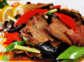 臘肉蒸什么菜好吃？蒸臘肉放什么材料好吃？