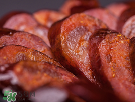 臘腸外面的皮是什么？臘腸皮是什么做的？