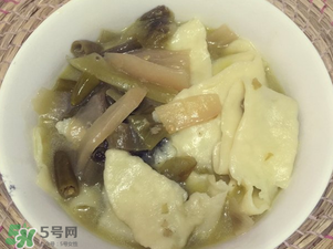 酸菜臭了還能吃嗎？酸菜臭了對(duì)身體有害嗎？