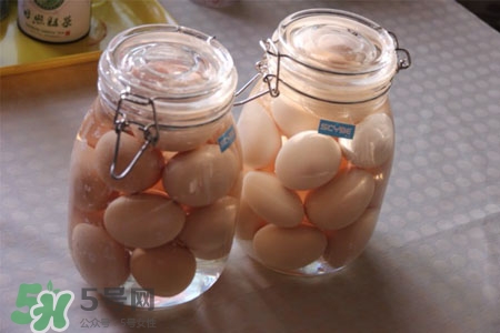 腌雞蛋要加料酒嗎？腌雞蛋時放料酒行嗎？