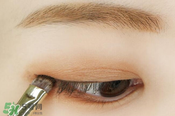 李圣經(jīng)妝容怎么化？李圣經(jīng)仿妝教程