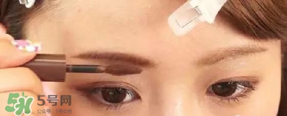 液體眉筆怎么用？液體眉筆使用方法