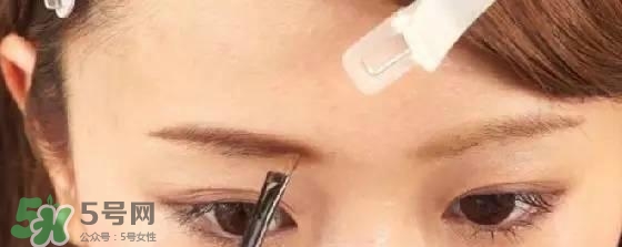 液體眉筆怎么用？液體眉筆使用方法