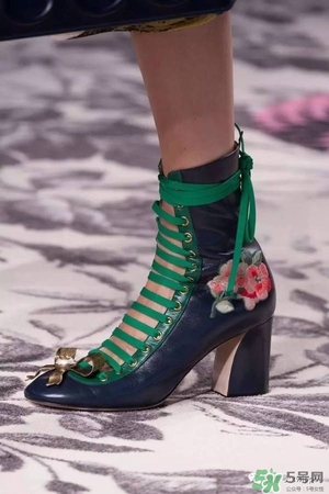 2017年秋冬流行什么鞋子？2017年秋冬流行鞋子搭配