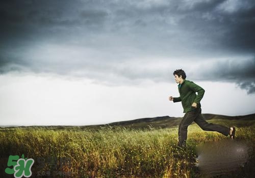 跑步岔氣還能繼續(xù)跑步嗎？為什么跑步會岔氣？