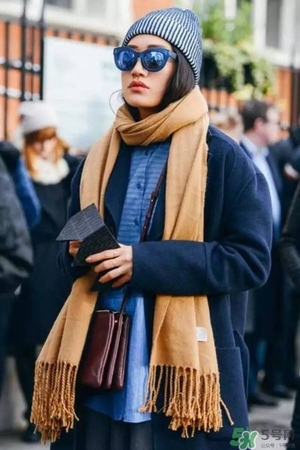 2017年圍巾流行怎么搭？2017年圍巾流行趨勢