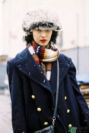 2017年圍巾流行怎么搭？2017年圍巾流行趨勢