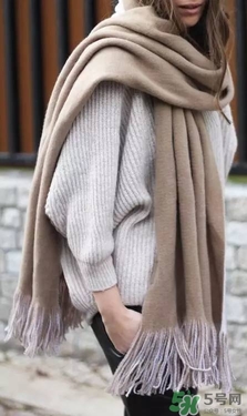 2017年圍巾流行怎么搭？2017年圍巾流行趨勢(shì)