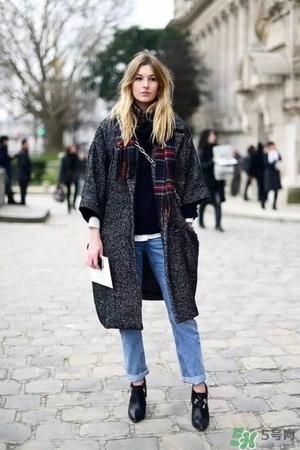 2017年圍巾流行怎么搭？2017年圍巾流行趨勢(shì)