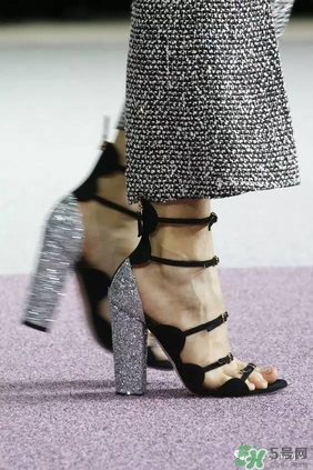 2017年秋冬流行什么鞋子？2017年秋冬流行鞋子搭配