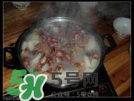 臘豬腳燉什么好吃？臘豬蹄燉什么好吃？