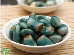 臘八蒜為什么是綠色的？臘八蒜怎么變綠？