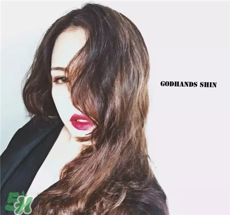 棕色頭發(fā)配什么口紅?棕色頭發(fā)適合什么口紅? 棕色頭發(fā)配什么口紅?棕色頭發(fā)適合什么口紅?