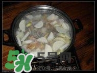 臘豬腳燉什么好吃？臘豬蹄燉什么好吃？