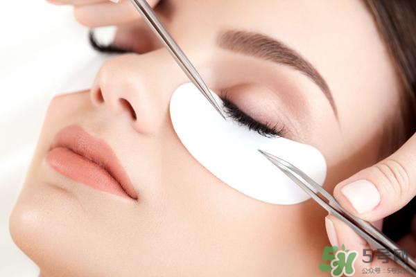去魚(yú)尾紋的眼霜哪種好？魚(yú)尾紋用什么眼霜好？