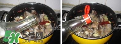 臘豬腳燉什么好吃？臘豬蹄燉什么好吃？