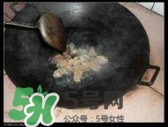 臘豬腳燉什么好吃？臘豬蹄燉什么好吃？