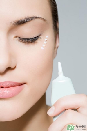 去魚(yú)尾紋的眼霜哪種好？魚(yú)尾紋用什么眼霜好？