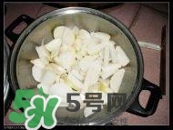 臘豬腳燉什么好吃？臘豬蹄燉什么好吃？